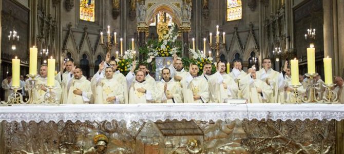 Svećeničko ređenje i zahvalno slavlje za biskupsko služenje mons. Valentina Pozaića Svećeničko ređenje i zahvalno slavlje za biskupsko služenje mons. Valentina Pozaića
