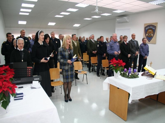 SVETA MISA I UVOĐENJE U SLUŽBU NOVOG KAPELANA POSLUŽITELJA POLICIJSKE KAPELANIJE SVETOG NIKOLE BISKUPA